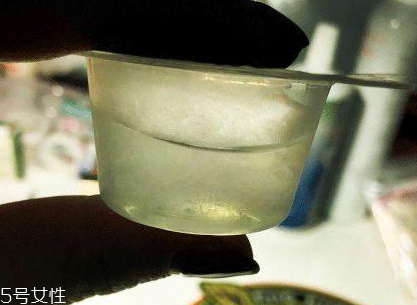 化妝品凍僵了還有效果嗎？美白產品別用了