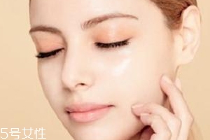 妝前乳主要成分是什么？是硅靈讓臉滑滑的