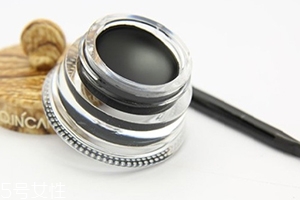 睫毛膏可以當(dāng)眼線嗎？畫眼線不成問(wèn)題