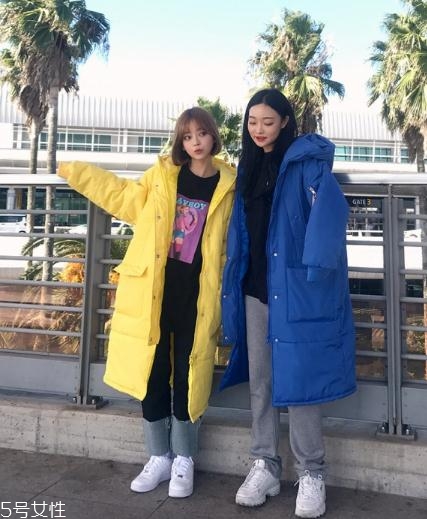 藍(lán)色羽絨服怎么搭配？打破冬日的沉悶感
