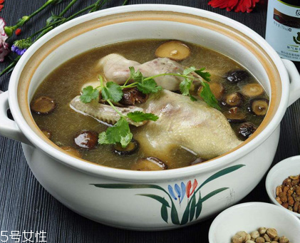 冬天喝雞湯還是鴨湯？雞湯和鴨湯各有優點