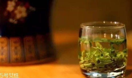蒲公英泡水會回奶嗎？你應該選擇這些食物