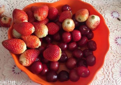 草莓和蘋果可以一起吃嗎？并沒與什么沖突