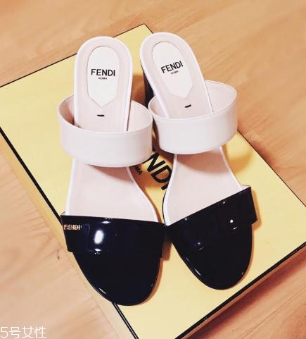 fendi鞋子一般多少錢？引領時尚潮流