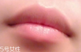 潤唇膏能用手涂嗎？效果不好還不衛生