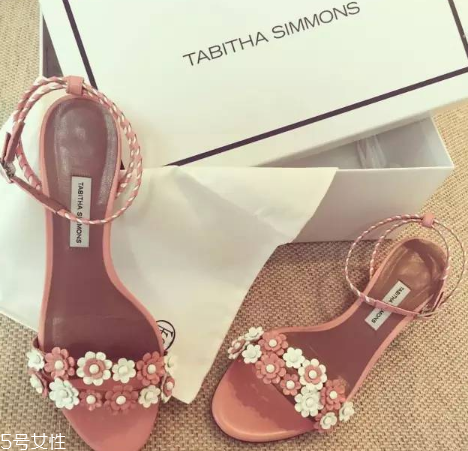 tabitha simmons是幾線品牌？英倫風尚的代表