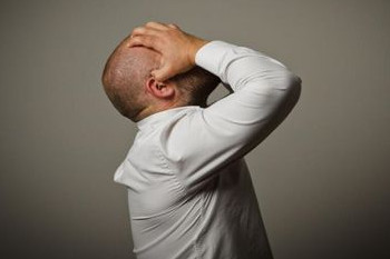 經(jīng)常性頭暈頭痛怎么辦？這些食物千萬別吃