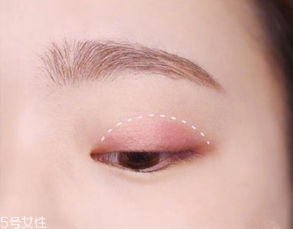 適合畫(huà)桃花妝的眼影有哪些？單眼皮桃花妝畫(huà)法步驟