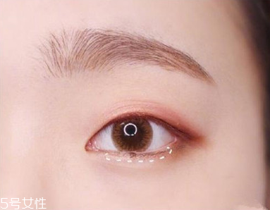 適合畫(huà)桃花妝的眼影有哪些？單眼皮桃花妝畫(huà)法步驟