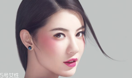 適合畫(huà)桃花妝的眼影有哪些？單眼皮桃花妝畫(huà)法步驟