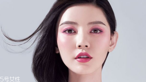 適合畫(huà)桃花妝的眼影有哪些？單眼皮桃花妝畫(huà)法步驟