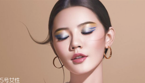 適合畫(huà)桃花妝的眼影有哪些？單眼皮桃花妝畫(huà)法步驟