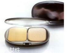 固體粉底怎么畫好看？5步打造光滑肌膚