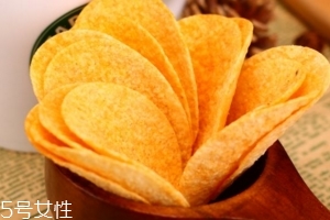 薯片掉到地上可以撿起來吃嗎？這樣衛生嗎？