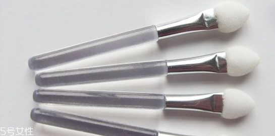 眼影刷和眼影棒哪個(gè)值得買？眼影刷水貂毛最好