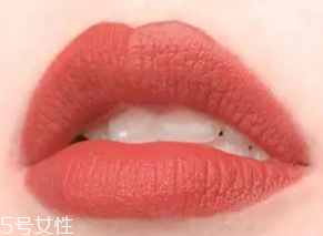 唇膏出水是變質了嗎？只是高溫熱出汗