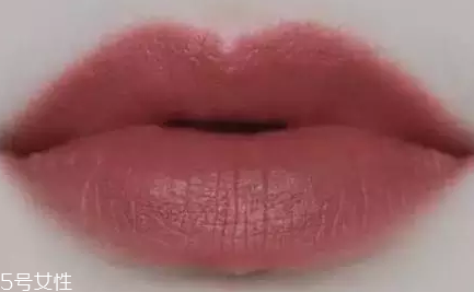 唇膏出水是變質了嗎？只是高溫熱出汗