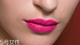 唇膏出水是變質了嗎？只是高溫熱出汗