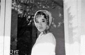 奧黛麗赫本妝容怎么畫教程 時代經典復古妝容