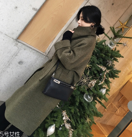 大衣和羽絨服哪個保暖？這個冬天不會冷