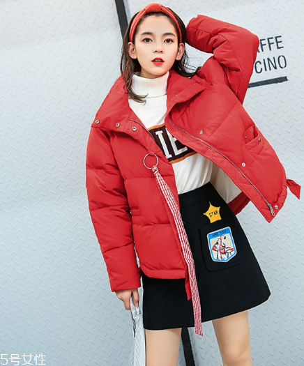 紅色羽絨服搭配什么顏色毛衣？色彩搭配不止黑白灰