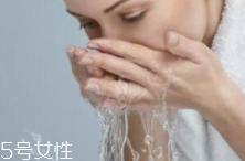 潔面乳和洗面奶是一種產品嗎？洗面奶適合干皮