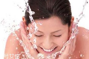 潔面乳和洗面奶是一種產品嗎？洗面奶適合干皮