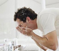 洗臉時一定要順時針嗎？只是一種習慣