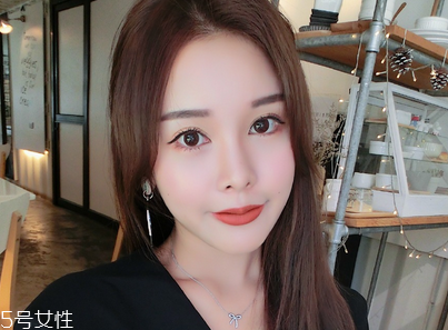 名創優品眼影好用嗎？韓系貓眼妝的畫法