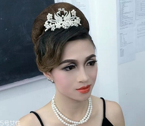 奧黛麗赫本妝容怎么畫教程 時代經典復古妝容