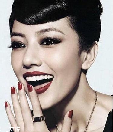 奧黛麗赫本妝容怎么畫教程 時代經典復古妝容