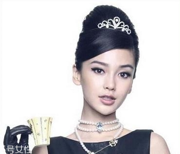 奧黛麗赫本妝容怎么畫教程 時代經典復古妝容