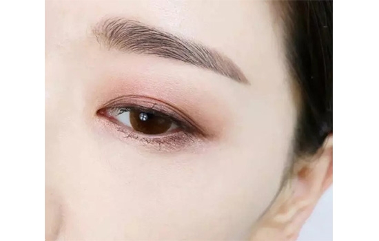 豆沙色眼妝怎么畫？超受歡迎的空氣眼妝畫法