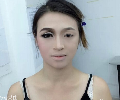 奧黛麗赫本妝容怎么畫教程 時代經典復古妝容