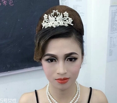 奧黛麗赫本妝容怎么畫教程 時代經典復古妝容