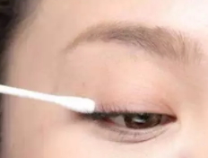 眼線膠筆怎么畫內眼線？內眼線四部曲圖解