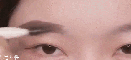 眉型常見失誤有哪些？眉頭壓實很難看