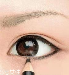 眼線液筆不出水怎么辦？畫眼線的常見誤區