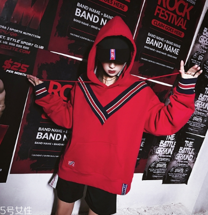 紅色衛衣配什么褲子？休閑時尚兩不誤