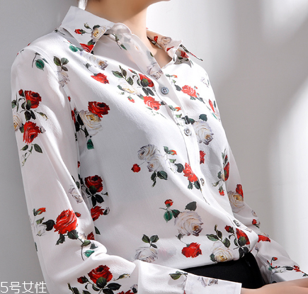 怎么穿衣服有女人味？跟著她學(xué)就對(duì)了