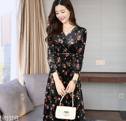 怎么穿衣服有女人味？跟著她學(xué)就對(duì)了