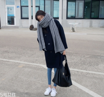 什么顏色的圍巾最百搭？這幾個顏色輕松駕馭