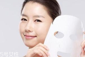 面膜不服帖怎么辦？中間剪開更好敷