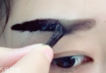 染眉膏和睫毛膏的區別 不要混合使用