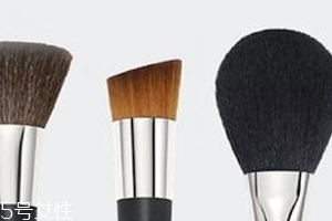 粉底刷可以用吹風機吹干嗎？會炸毛