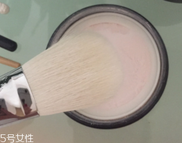 粉底刷可以用吹風機吹干嗎？會炸毛