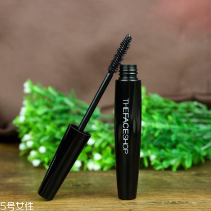 菲詩小鋪睫毛膏好用嗎？刷睫毛膏要注意這些