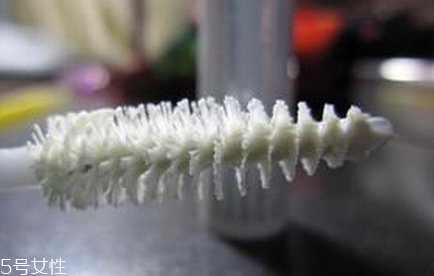 睫毛增長液哪個牌子效果好？增長眼睫毛的有效方法