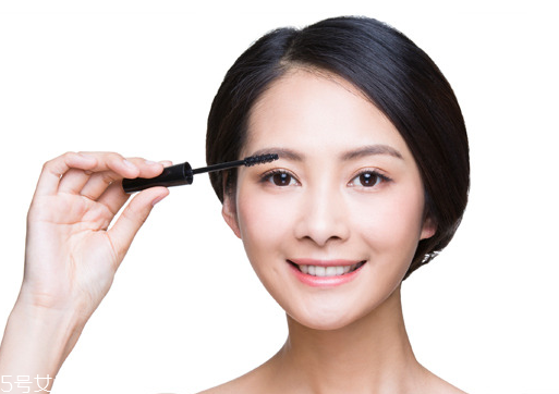 怎么正確使用睫毛夾？這樣刷睫毛眼睛大一倍