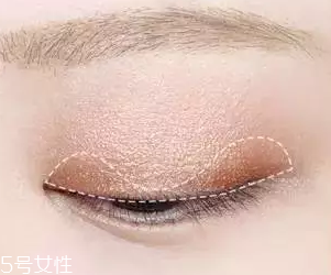 皮膚黑怎么選粉底？至少用兩種色號